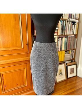 Banana Republic Classic Gray Herringbone Pencil Skirt Size 4 BNWT